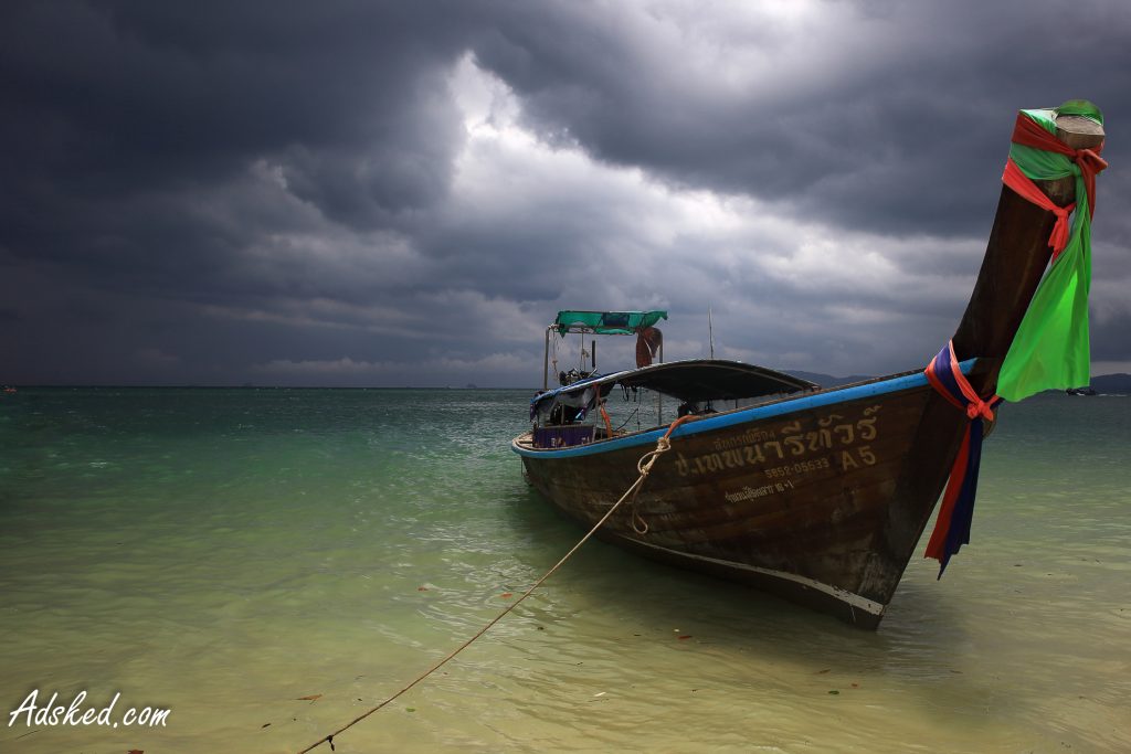 bateau traditionnel sur une plage de Thaîlande